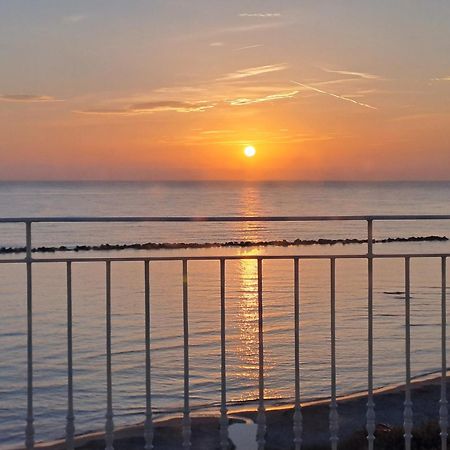 Attico Fronte Mare Apartment Martinsicuro Ngoại thất bức ảnh