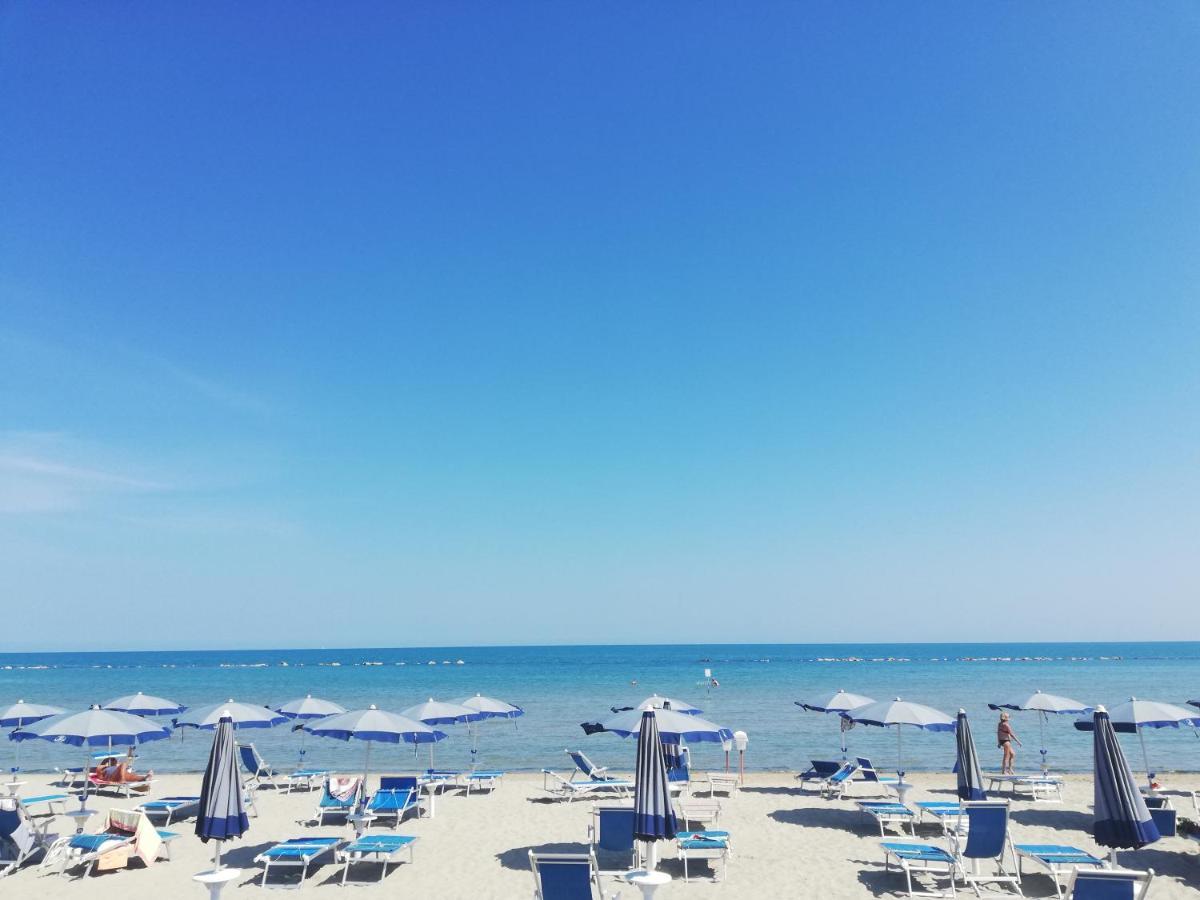 Attico Fronte Mare Apartment Martinsicuro Ngoại thất bức ảnh