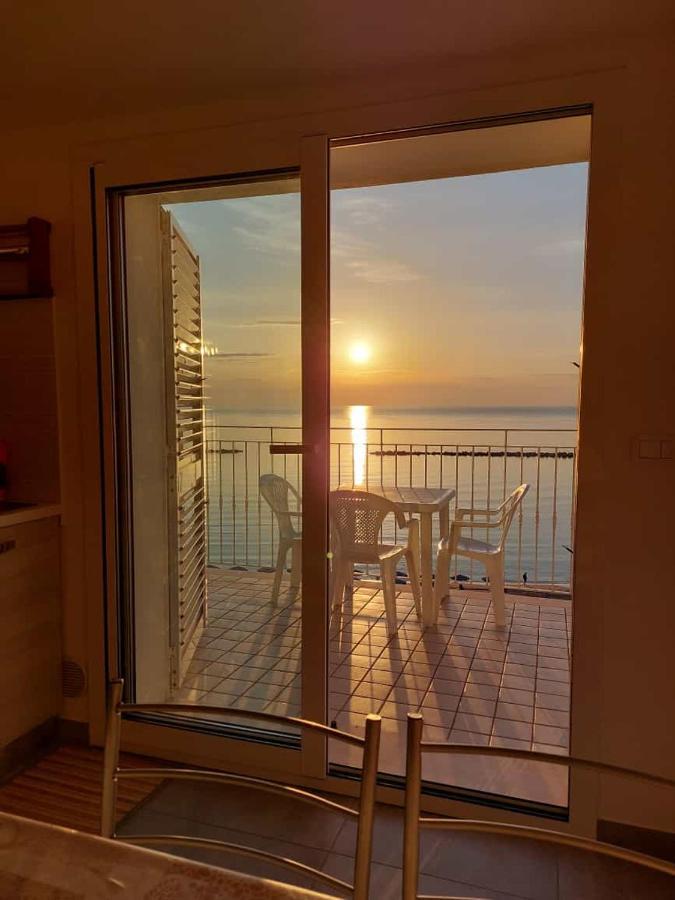 Attico Fronte Mare Apartment Martinsicuro Ngoại thất bức ảnh