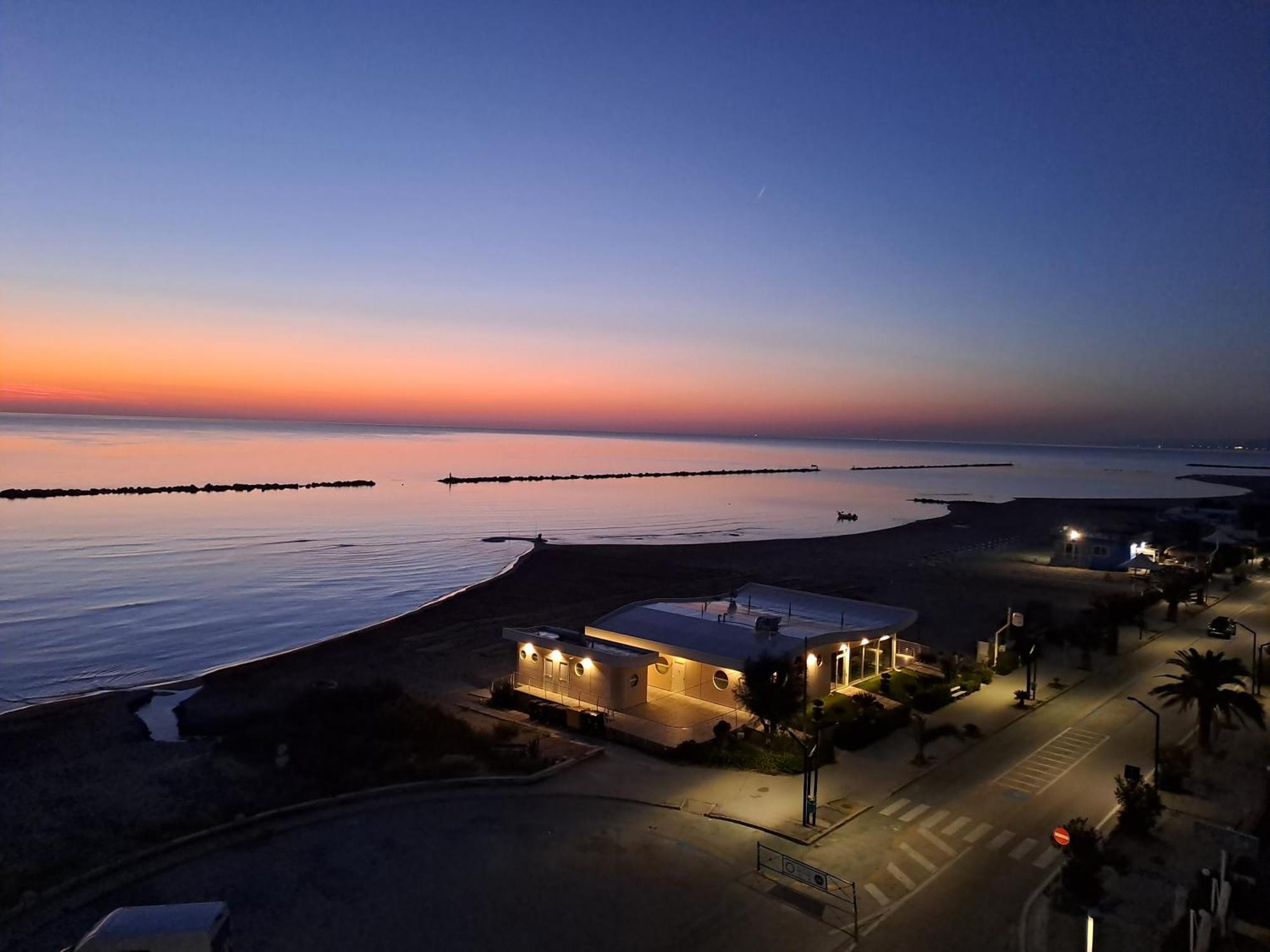 Attico Fronte Mare Apartment Martinsicuro Ngoại thất bức ảnh