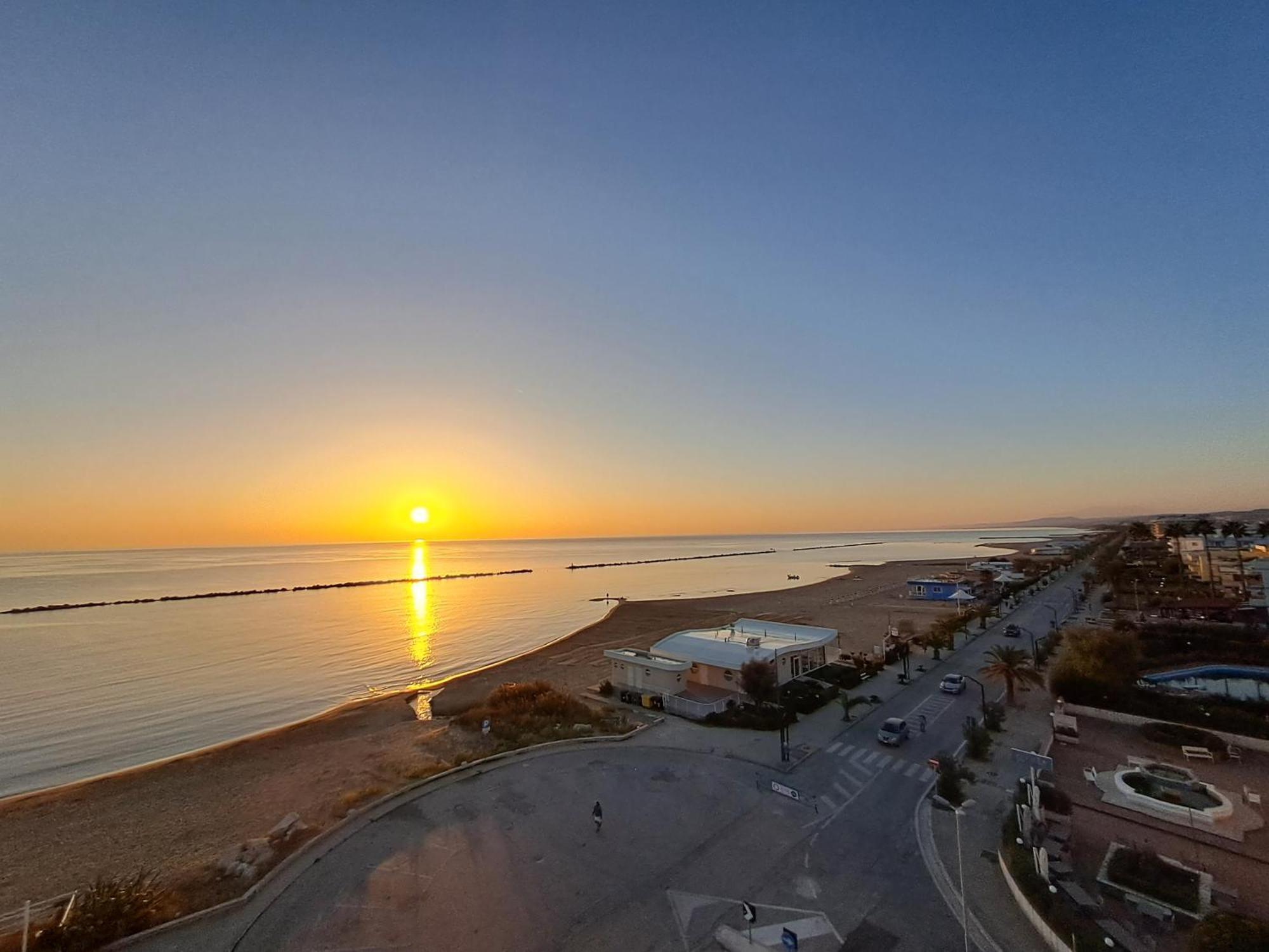 Attico Fronte Mare Apartment Martinsicuro Ngoại thất bức ảnh