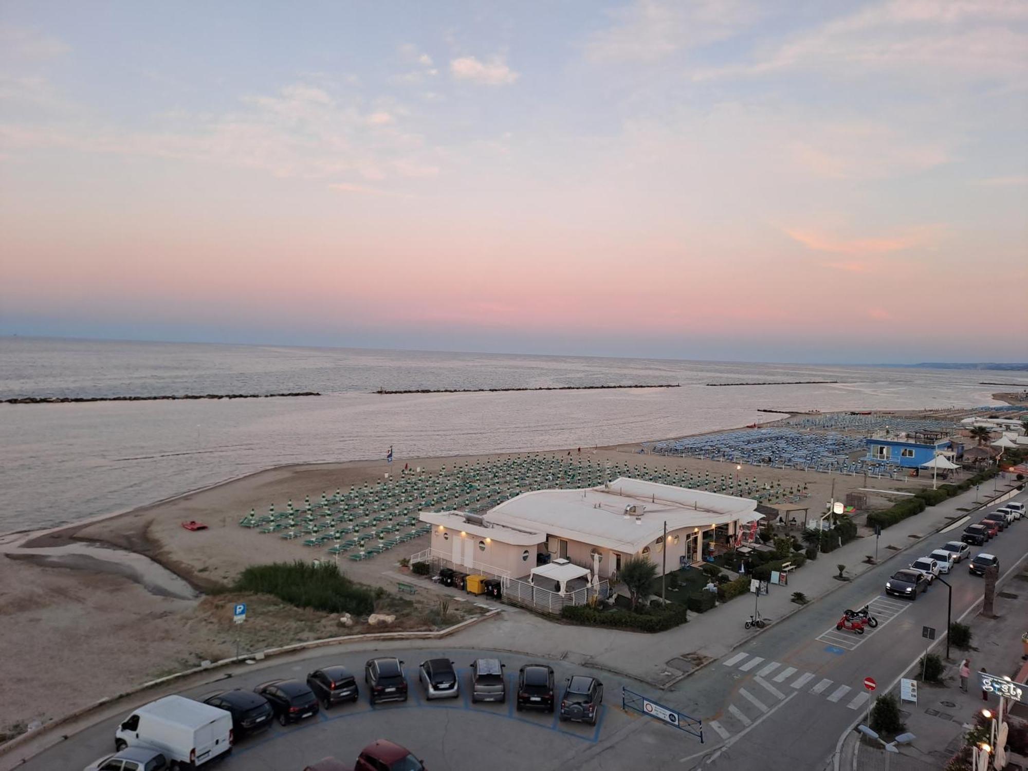 Attico Fronte Mare Apartment Martinsicuro Ngoại thất bức ảnh